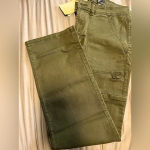 Green cargo pant
